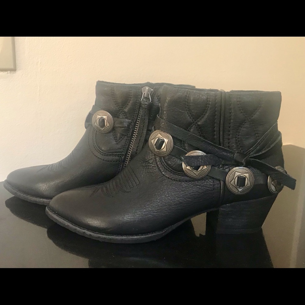 Dolce Vita Black Leather Western Skye Booties 36 6